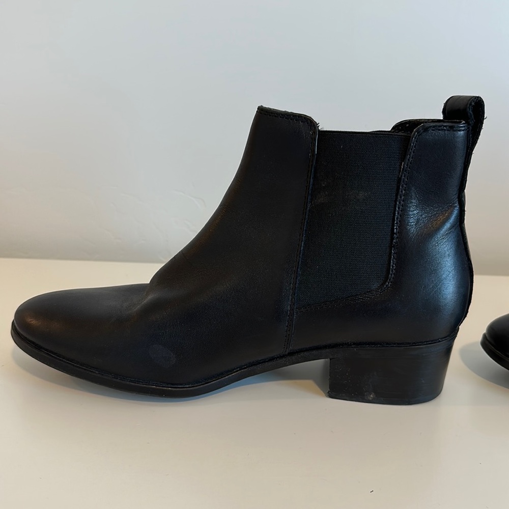 Steve Madden Black booties. Great condition!